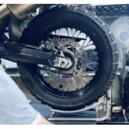 <SOLLEVARUOTA MOTO PER MANUTENZIONE 